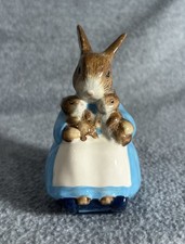 VTG Beatrix Potter Mrs Rabbit and Bunnies 1989  England Royal Albert With Box!