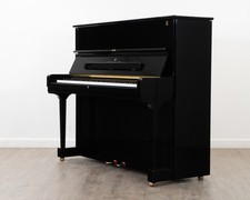 Steinway & Sons V125 Upright