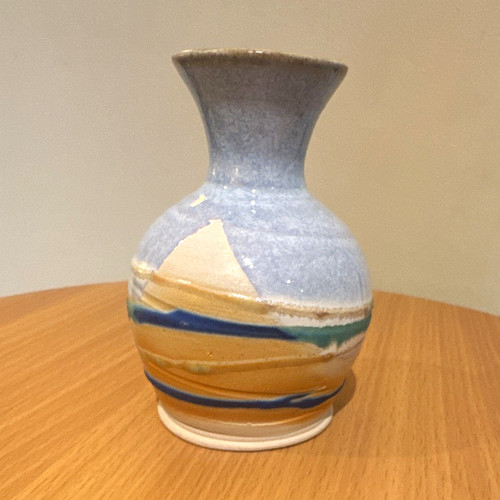 Signed mull pottery art - signed,