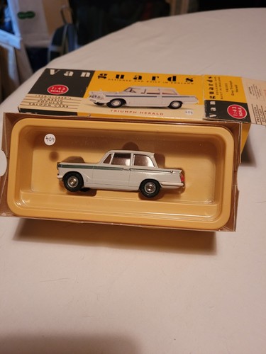 Vanguards corgi triumph herald - corgi,