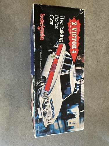 Vintage 1973 cars talking - vintage,