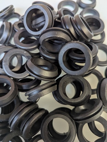 Black 25mm open - super, grommet
