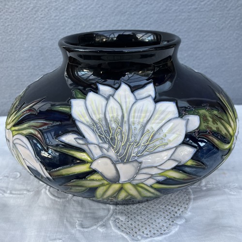 Moorcroft collector club - moorcroft,