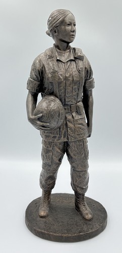 Woman arms soldier - arms, bronze