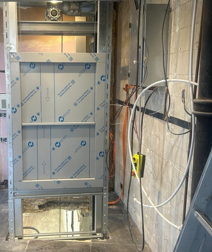 Dumbwaiter lift ideally - , a