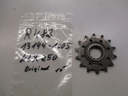 R582 chain sprocket - chain,