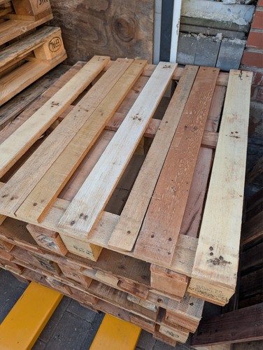 Wooden pallets 970mm 790mm - x,