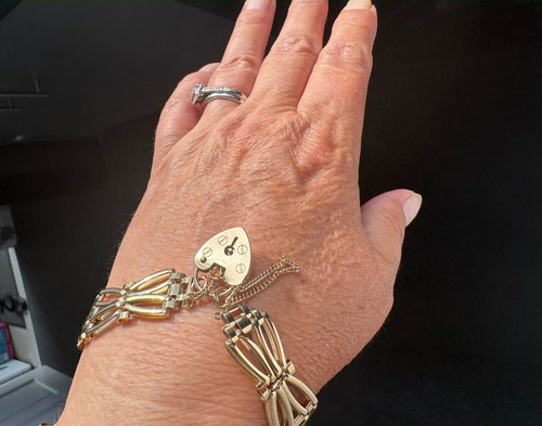 9ct gold gate bracelet - 9ct, 15.26g