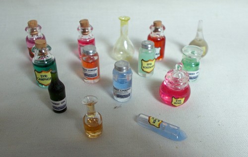 Dolls house miniatures - dolls, 12