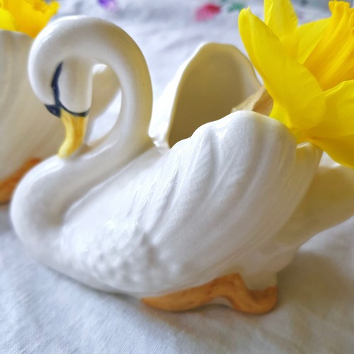 Sylvac swan vase - swan,