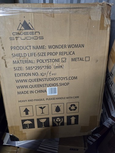 Queen studios wonder woman - dc,