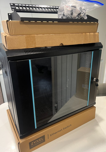 Network cabinet 12u black - black,