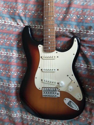 Squier affinity stratocaster - squier,