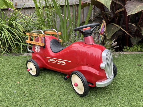 Radio flyer ride - radio, red