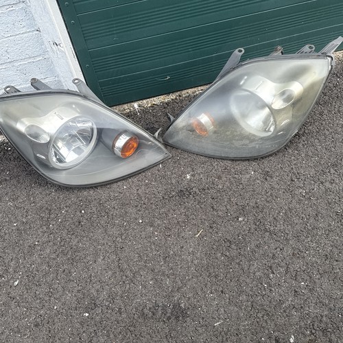 Headlights ford fiesta - ford,