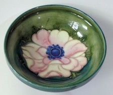 Walter Moorcroft anemone dish