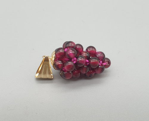 9ct yellow gold garnet grape - 9ct,