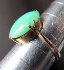 Tiny 9ct gold jade ring
