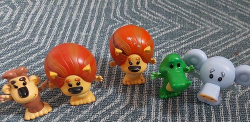 The noisy lion figures - noisy,
