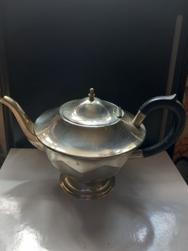 Silver coloured mwetal - a,
