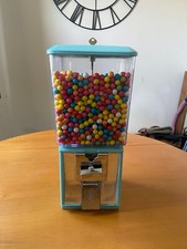 A VINTAGE GUMBALL VENDING MACHINE; 44CM X 19CM (WITH KEY)