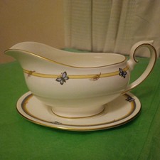 GRAVY BOAT & SAUCER BY DAVID