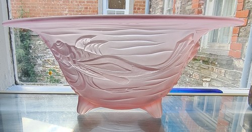 Art deco pink pressed glass - art,