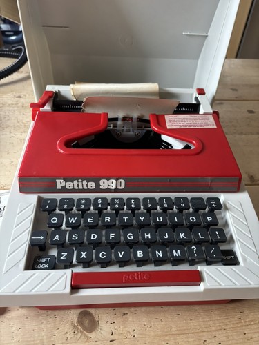 Petite 990 typewriter - petite,
