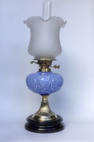 Antique oil lamp veritas - antique,