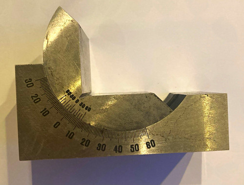 Adjustable vee block with - vee,