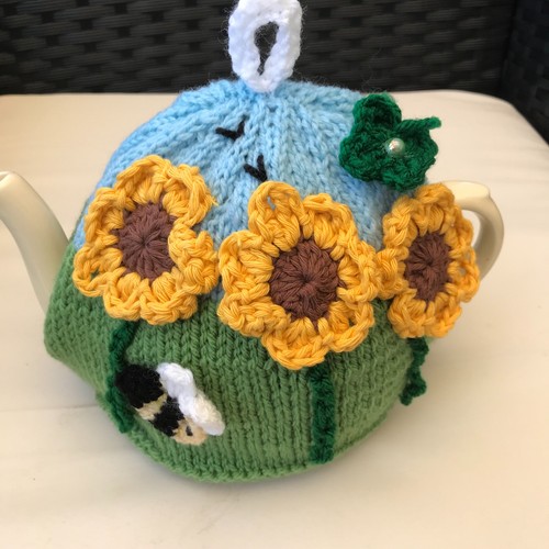 Hand knitted sunflower tea - ,