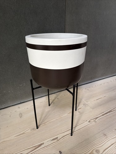 Black and white fibreglass - white,