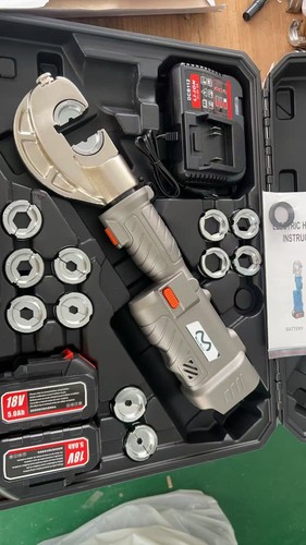 Battery operated crimp - , tool