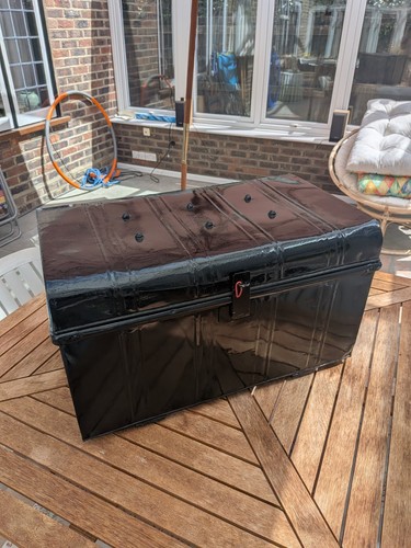 Vintage metal trunk retro - vintage,