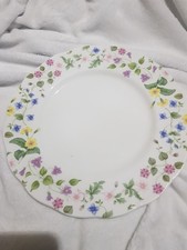 Mint Cond Queen's Country