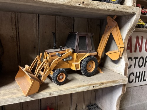 Case 580e metal digger ertl - case,