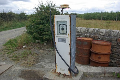 Photo petrol pump old - petrol,