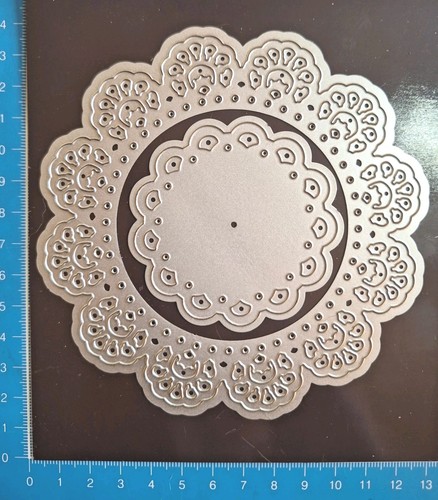 Round doily set metal - of, 2
