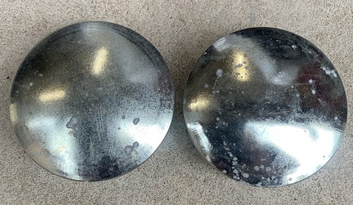 Front wheel hub cap - front,