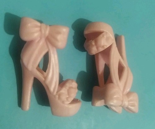 Barbie fashionistas doll shoes - barbie,