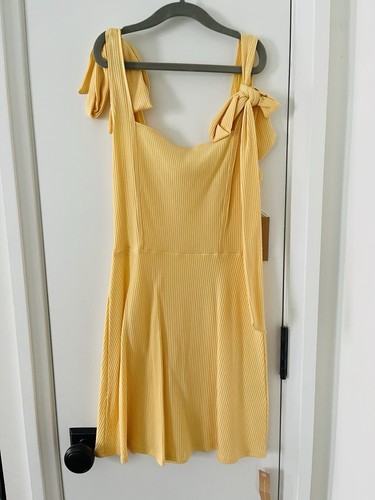 Nwt reformation liz tie - liz,