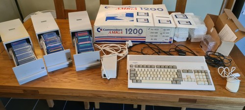 Commodore amiga 1200 - 1200, disks