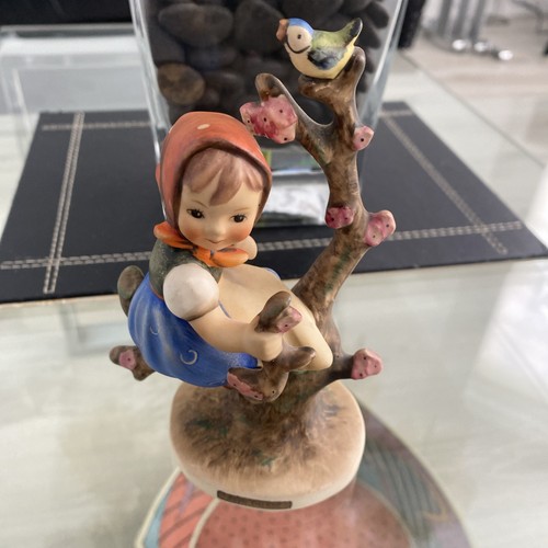 Hummel goebel apple tree girl - goebel,