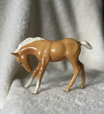 Beswick Foal Large Head Down Palomino