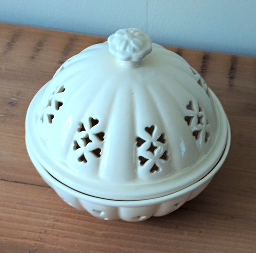 Vintage royal creamware - creamware, lidded