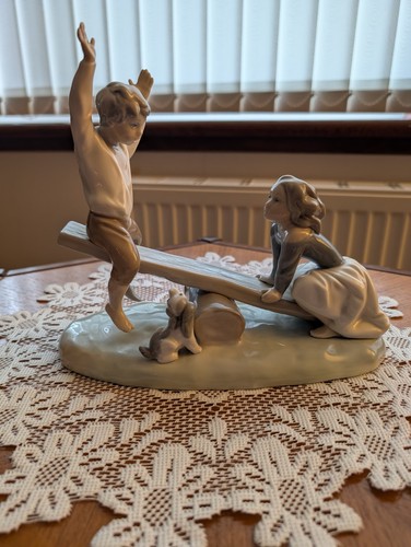 Lladro figurine boy and girl - figurine,