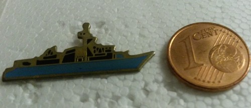 Pin badge boat - pin, star