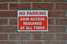 NO PARKING 24 HOUR ACCESS