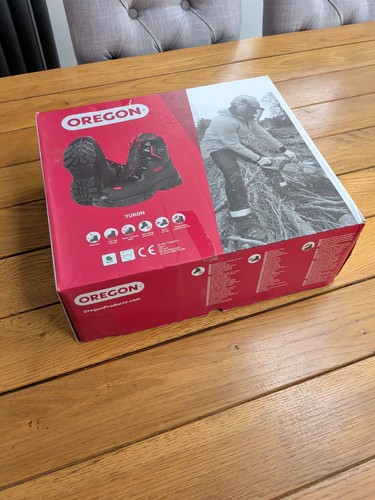 Oregon class chainsaw - class, boots