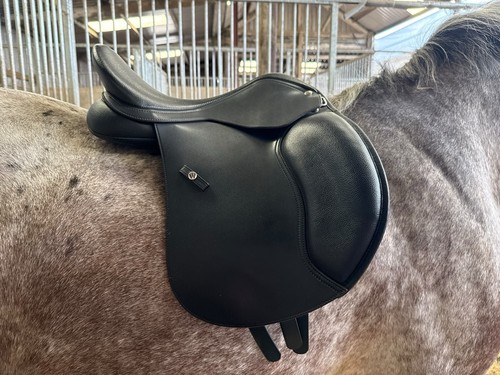 Wintec 500 wide saddle 16in - 500,